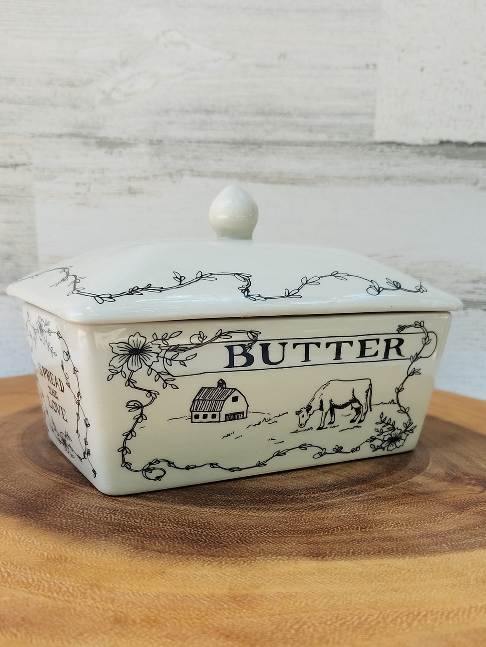 CREATIVE CO-OP STONEWARE FARMHOUSE LIDDED BUTTER DISH